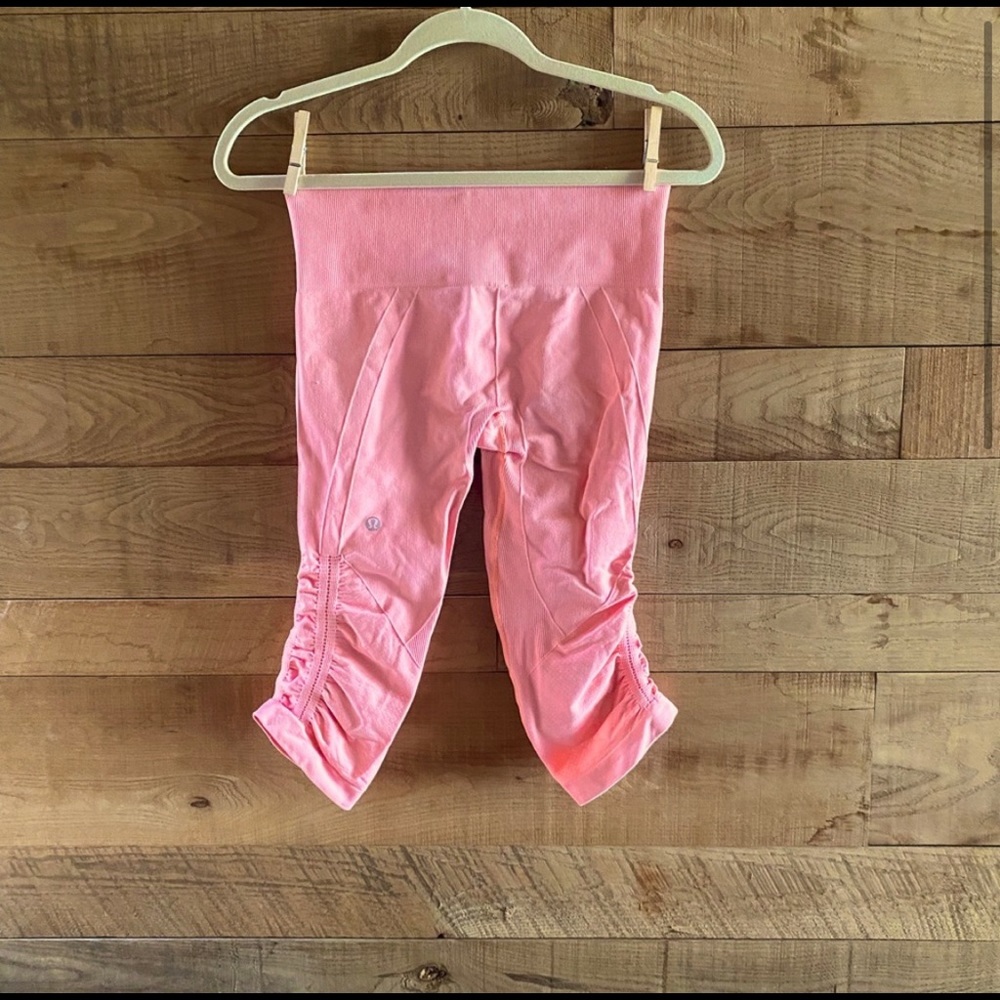 Rare Lululemon In the flow crop - Coral salmon